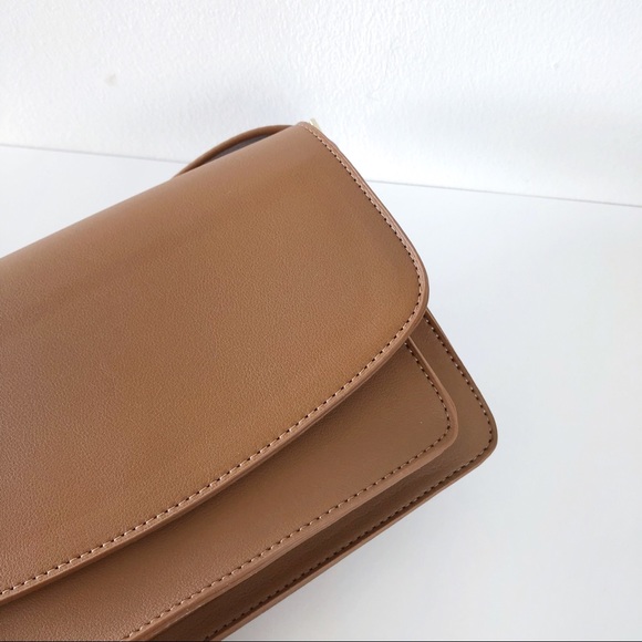 Back in Stock Tan messenger bag - Picture 4 of 7